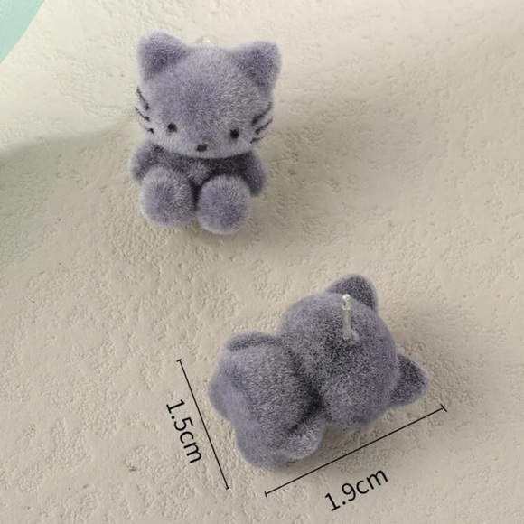 🐈 Super Adorable Retro 90s Y2K Soft Fuzzy Hello Kitty Studs 🐈 - Picture 3 of 3